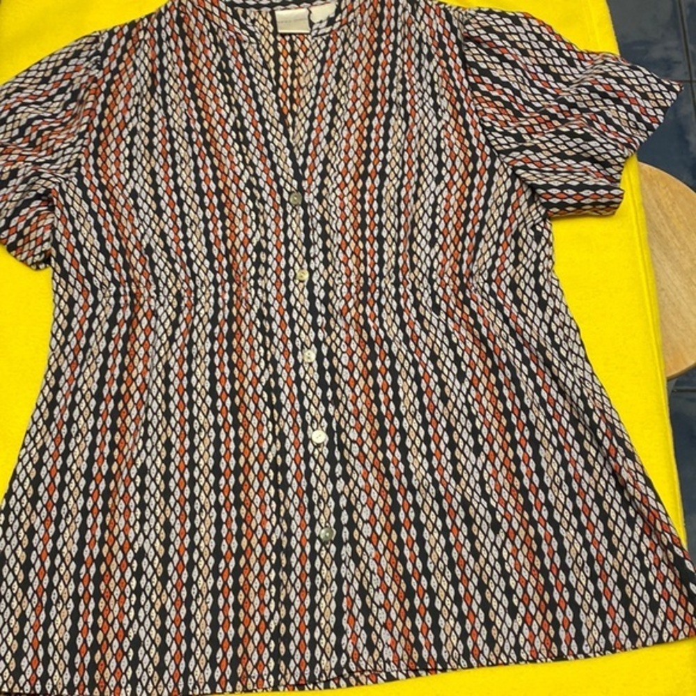 Emma James button down multi colored short sleeve blouse.